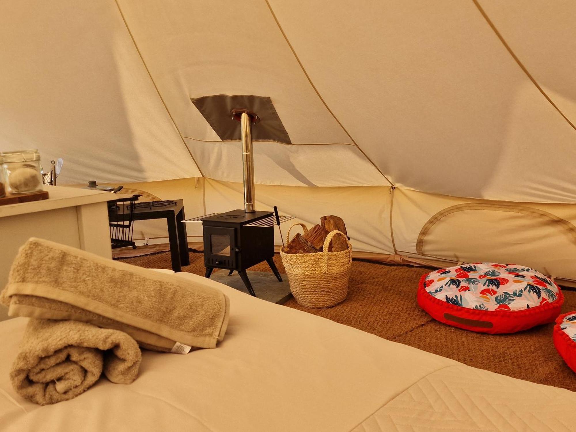 Beautiful 1-Bed Bell Tent In 홀리헤드 외부 사진